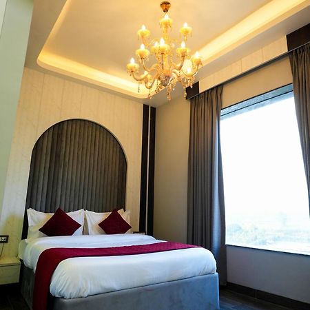 Hotel Adsan Heights Gajraula Экстерьер фото