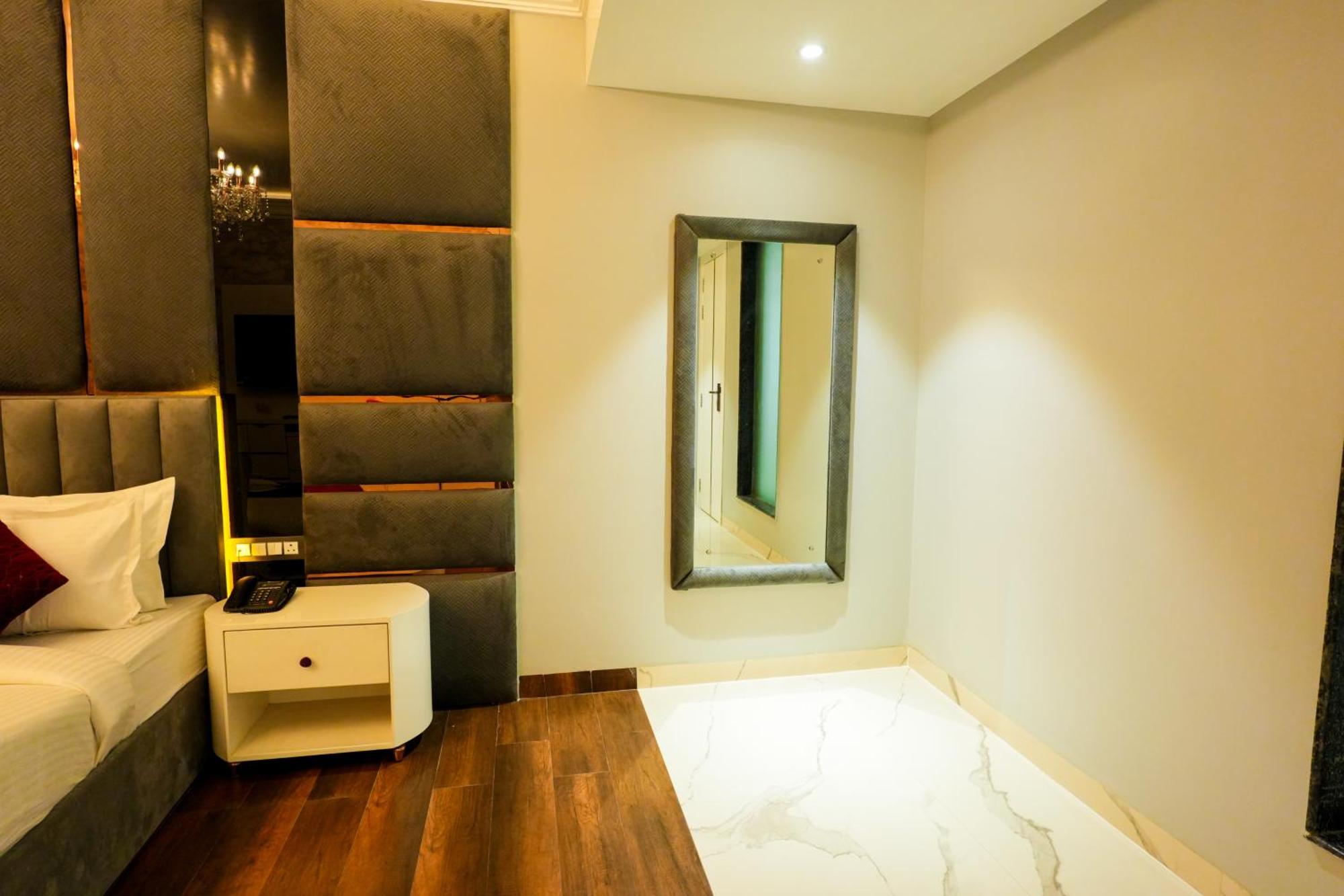 Hotel Adsan Heights Gajraula Экстерьер фото