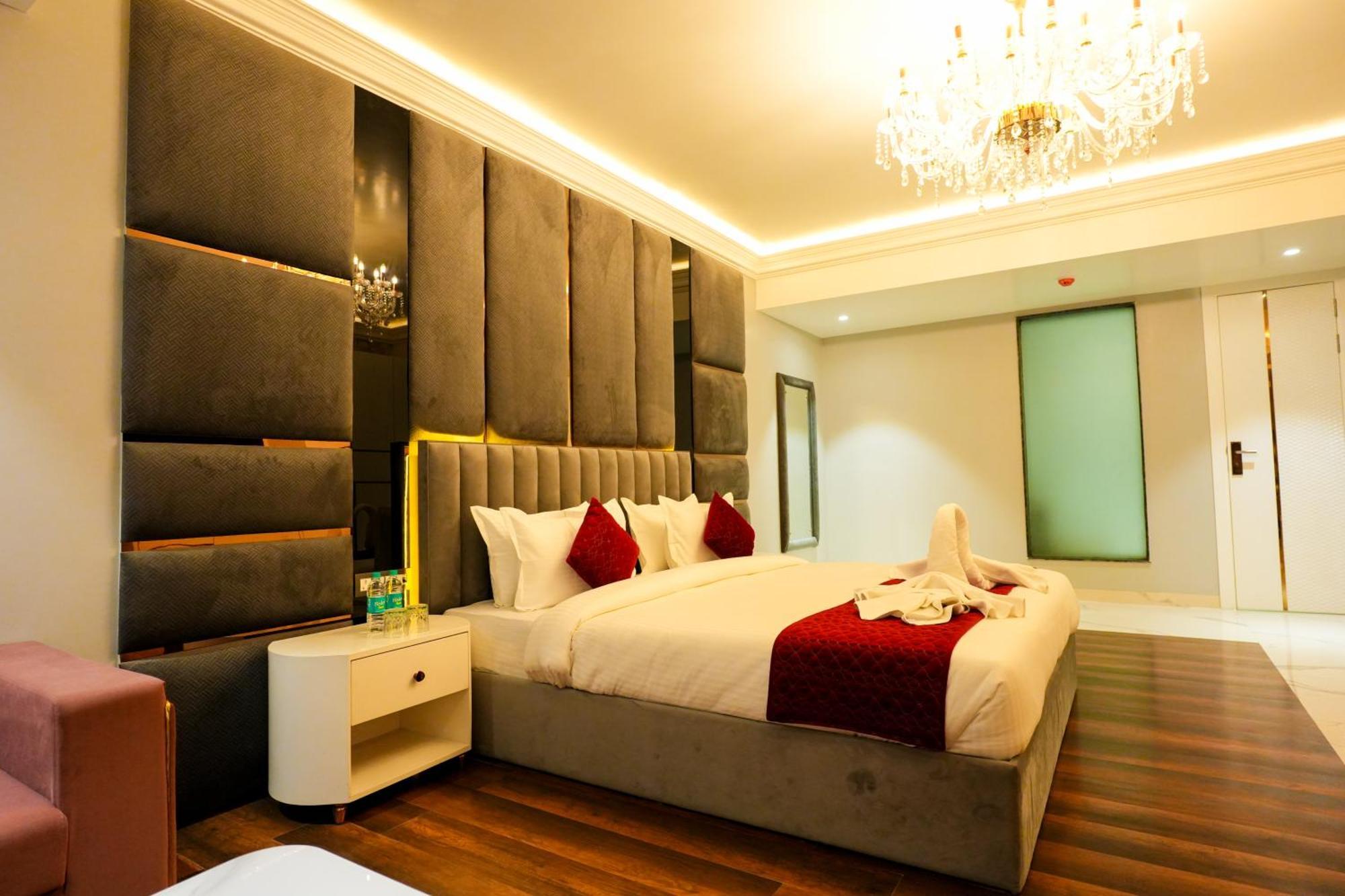 Hotel Adsan Heights Gajraula Экстерьер фото