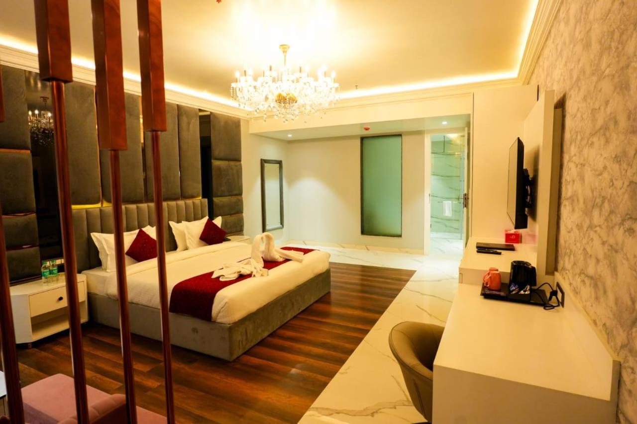 Hotel Adsan Heights Gajraula Экстерьер фото