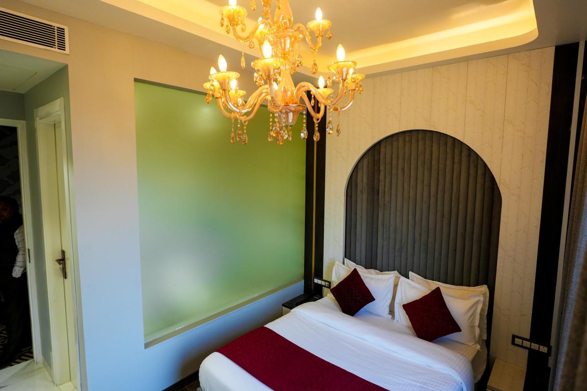Hotel Adsan Heights Gajraula Экстерьер фото