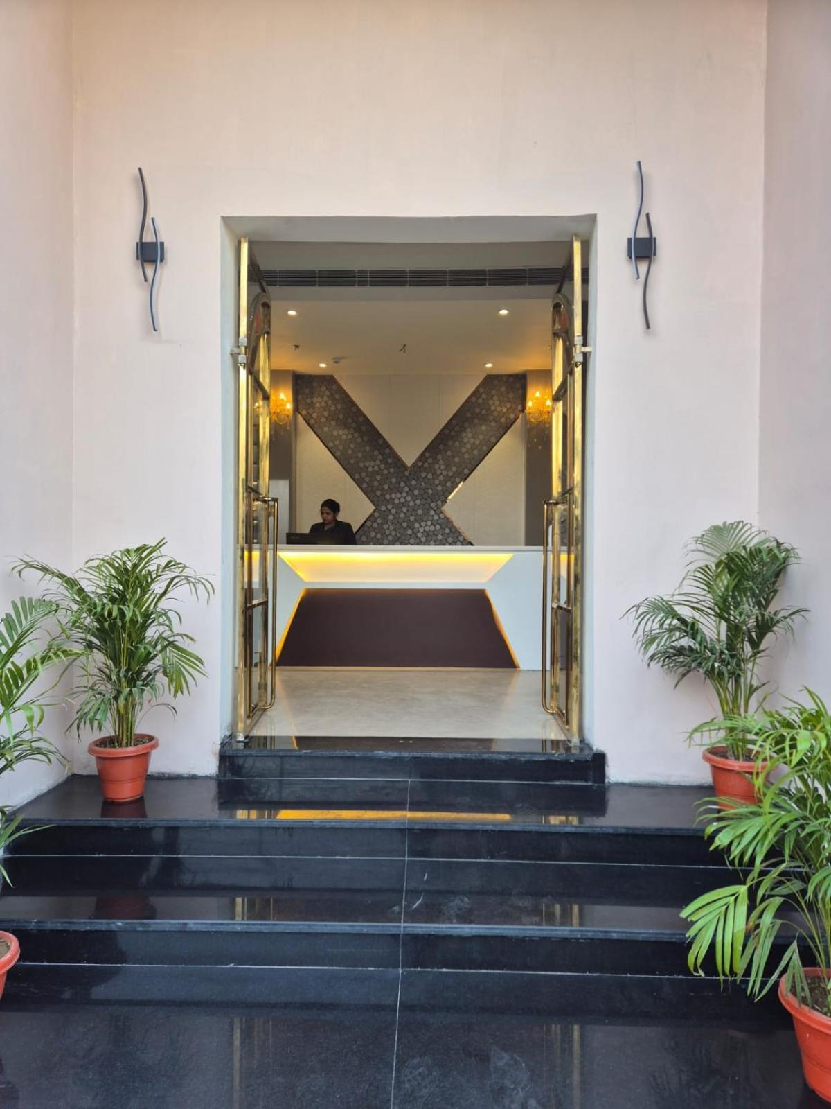Hotel Adsan Heights Gajraula Экстерьер фото