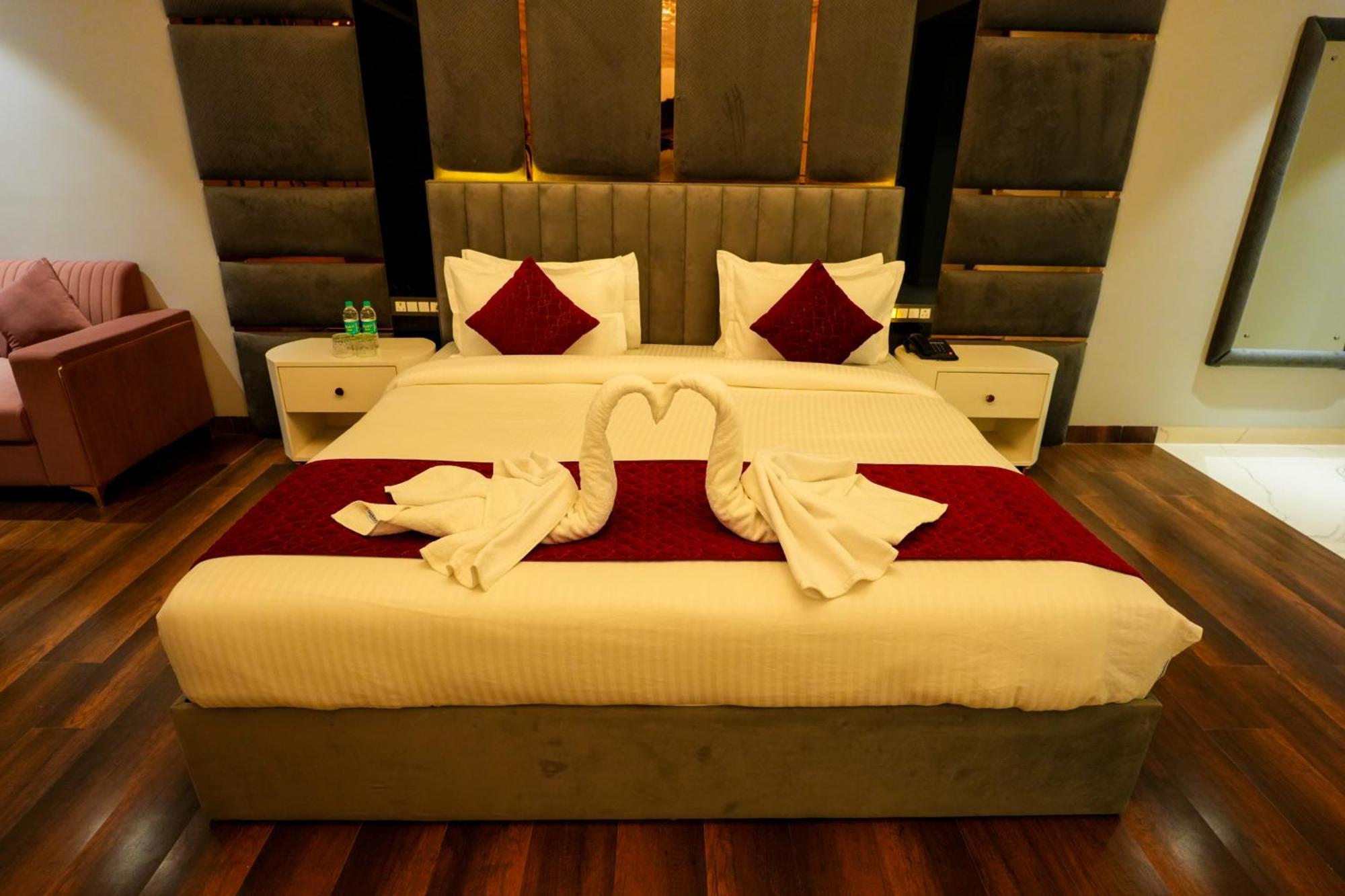 Hotel Adsan Heights Gajraula Экстерьер фото
