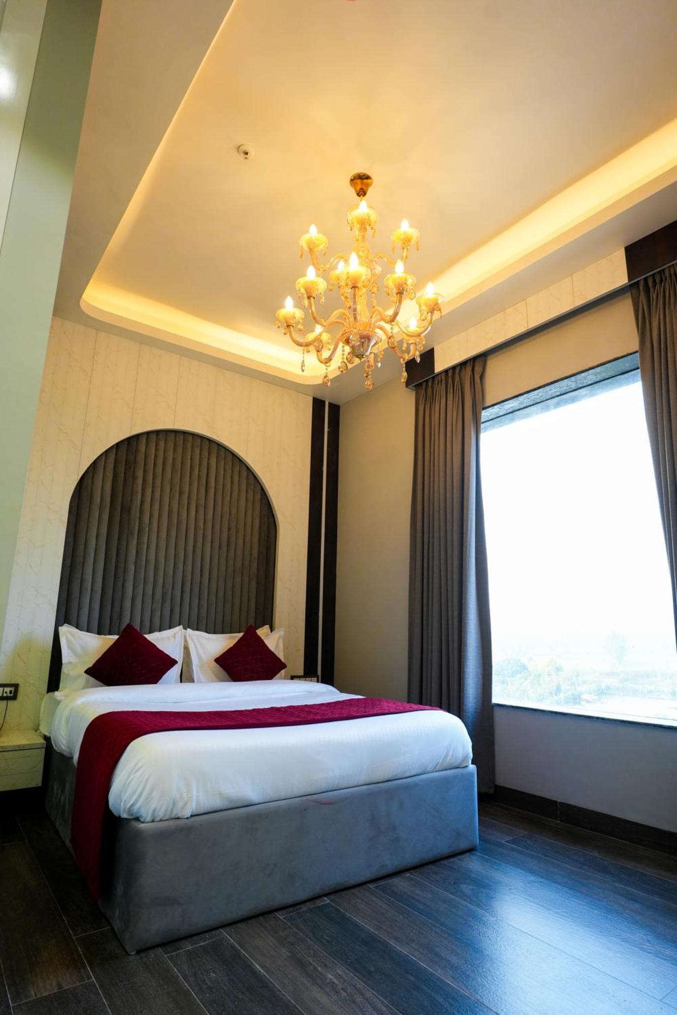 Hotel Adsan Heights Gajraula Экстерьер фото